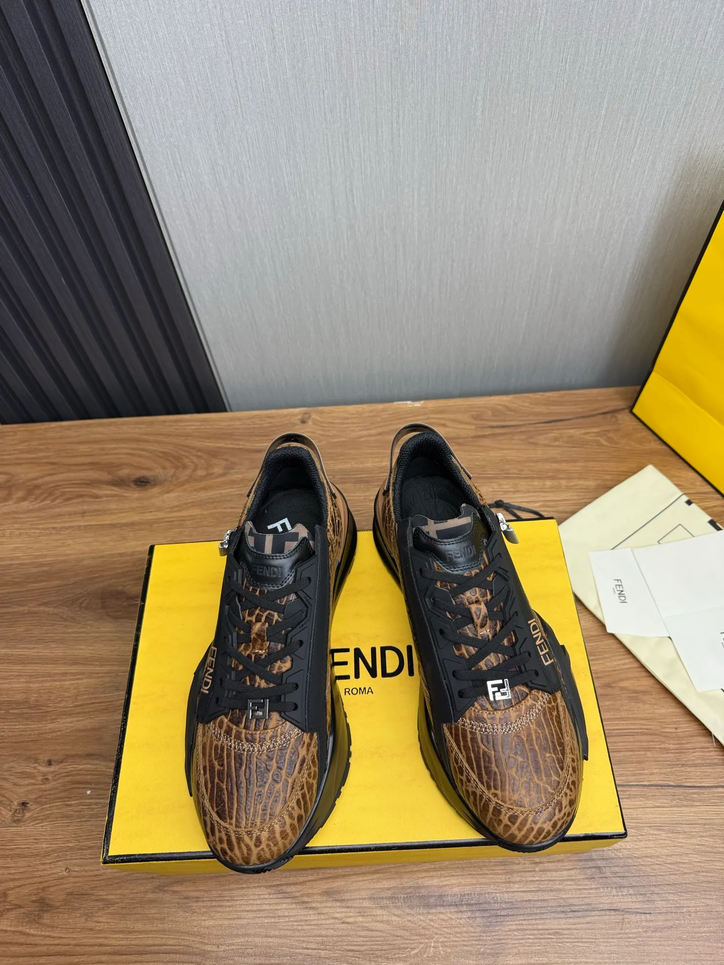 Men's men's shoes 💰620💰 Fendi [Fendi] hot style is on the market 🔥Fashionable casual men's shoes 🔱 Made of original brand fly-knit fabric. Original cowhide + breathable mesh lining + sheepskin feet, perfect shape, top quality, you deserve it 🔜Original rubber outsole, ultra-light, non-slip and wear-resistant 👣 Standard size 38-44